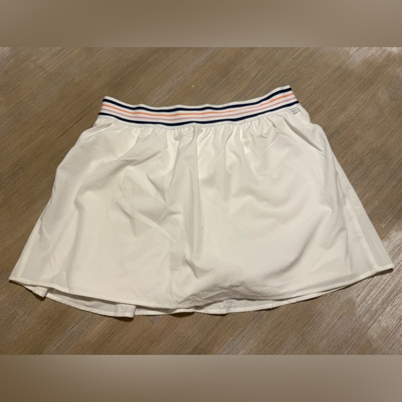 WHITE SKIRT W/ BUILT-IN SHORTS | Size XL - Picture 2 of 6